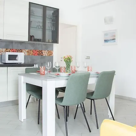 Apartment Three-bedroom With Private Terrace - Anagnina