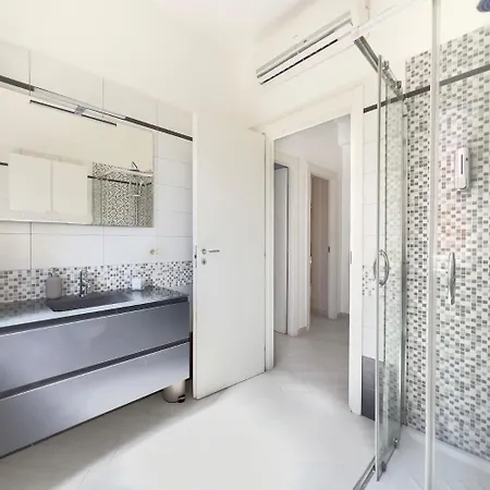 Apartment Three-bedroom With Private Terrace - Anagnina *