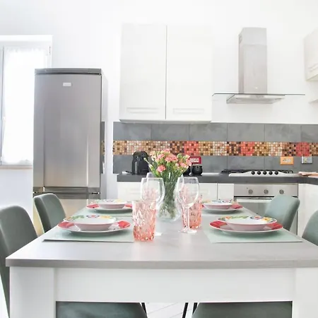 Three-bedroom With Private Terrace - Anagnina Apartment *