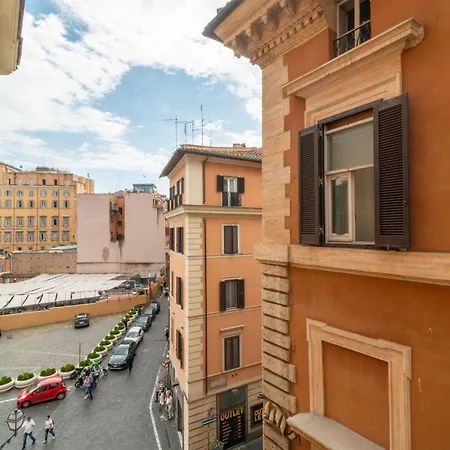 Casa Parlamento, Al Centro Di Rome