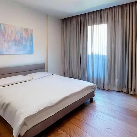 Apartment Realty Company Luxury