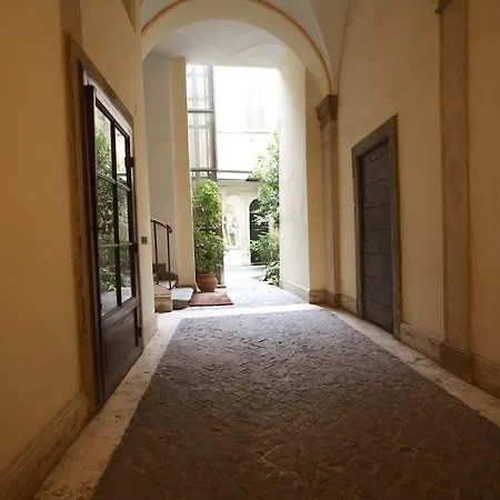 Il Nido Sui Tetti Di Piazza Navona