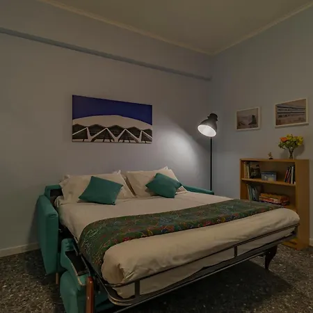 1950 - Bright In Octagonal Tower Apartment