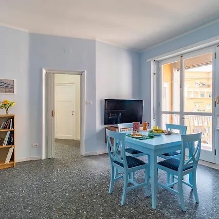 Apartment 1950 - Bright In Octagonal Tower