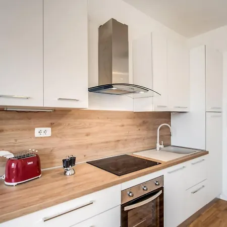 Naos Close Popolo Square Apartment *