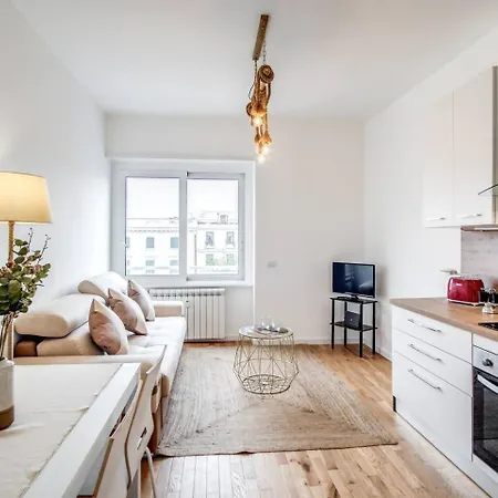 Naos Close Popolo Square Apartment *
