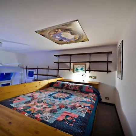 The Angels Of The Mysterious Apartament Rzym