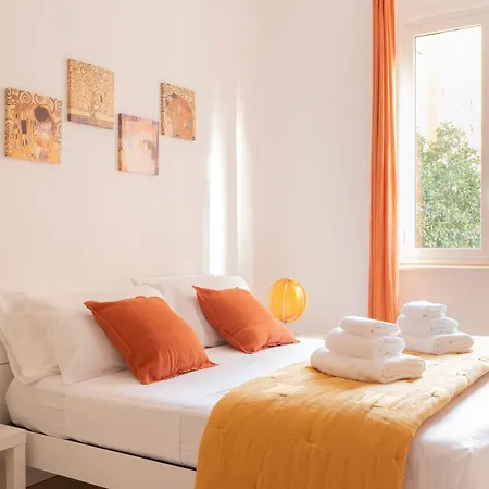 8 Min To Center - 400mt To Metroa, 4-6 Pax, 2 Bathrooms * Roma