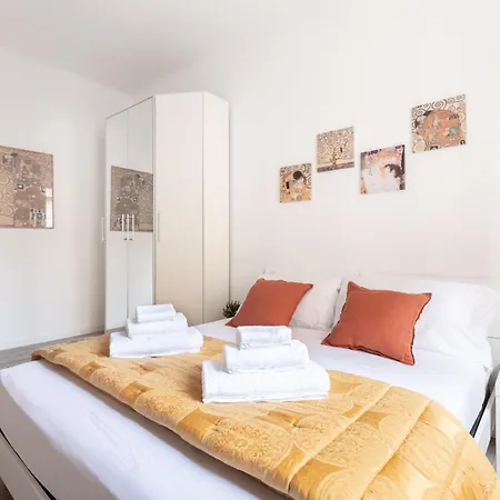 Appartamento 8 Min To Center - 400mt To Metroa, 4-6 Pax, 2 Bathrooms *