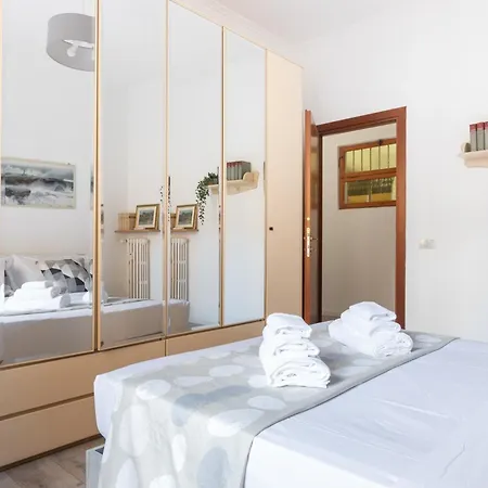 8 Min To Center - 400mt To Metroa, 4-6 Pax, 2 Bathrooms * Roma