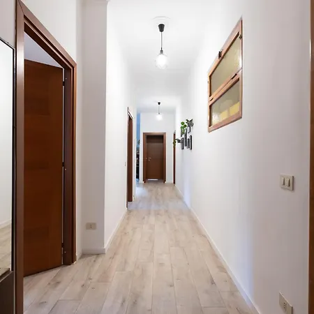 8 Min To Center - 400mt To Metroa, 4-6 Pax, 2 Bathrooms Roma