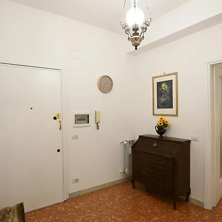 Vatican Firefly House Roma