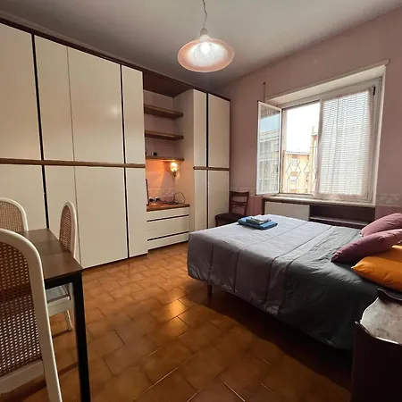 --Colosseum 15 Min-- Trastevere, Free Wi-Fi & A-C Apartamento *