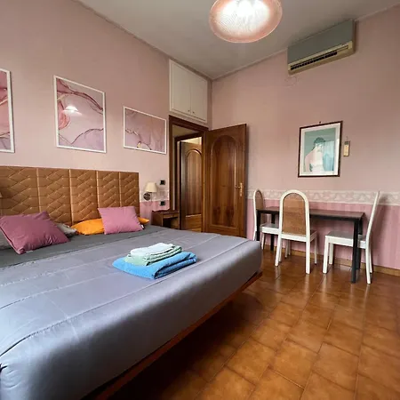 --Colosseum 15 Min-- Trastevere, Free Wi-Fi & A-C Apartamento *