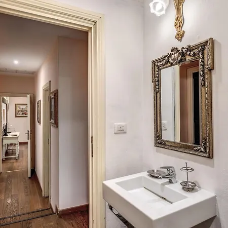 Apartment Crispi Little 1 Rome