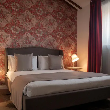 Hotel The Place 217