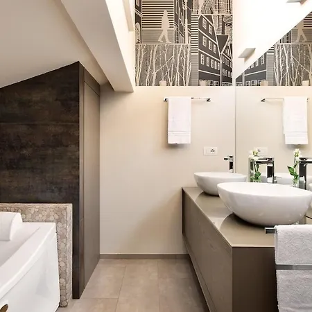 Idyllia - Borgognona Luxury Apartment Rome