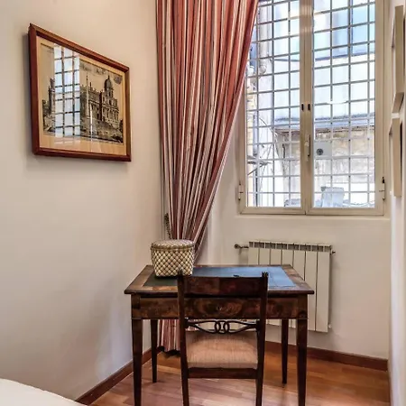 Domus In Via Del Corso Appartamento