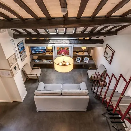 Domus In Via Del Corso Appartamento