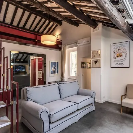 Domus In Via Del Corso Appartamento