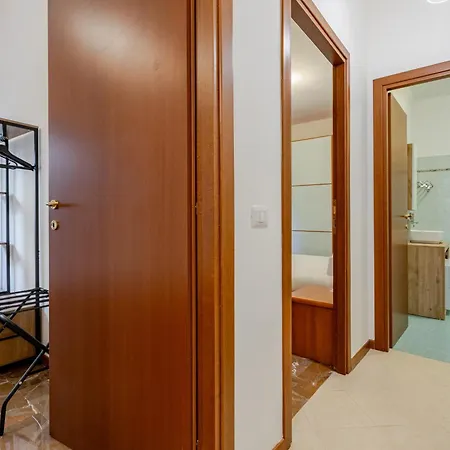 Six Comfort House - Style And Comfort