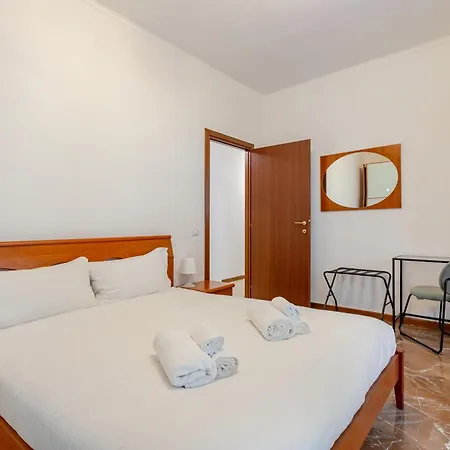 Six Comfort House - Style And Comfort