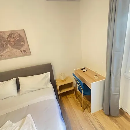 Apartment Casa Miseno, Independent Near Metro B