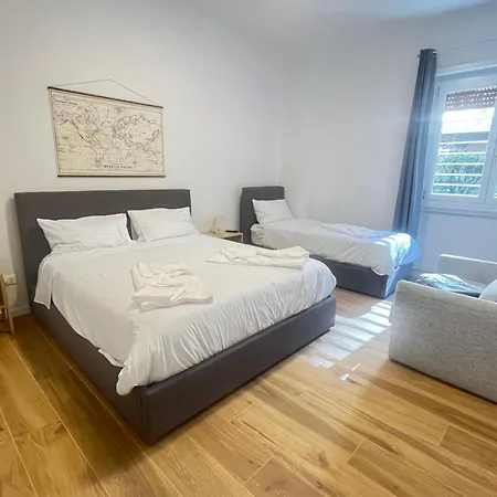 Apartment Casa Miseno, Independent Near Metro B