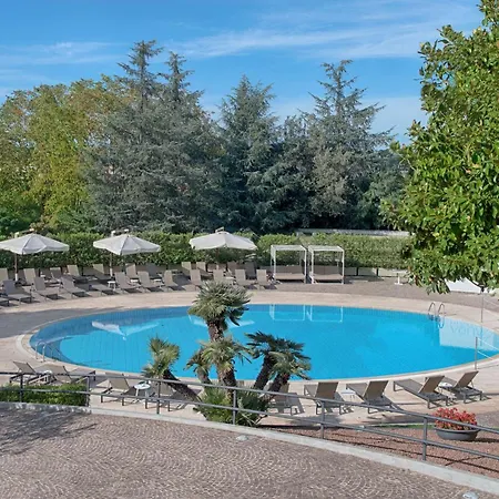 Nh Carpegna Hotel 4*