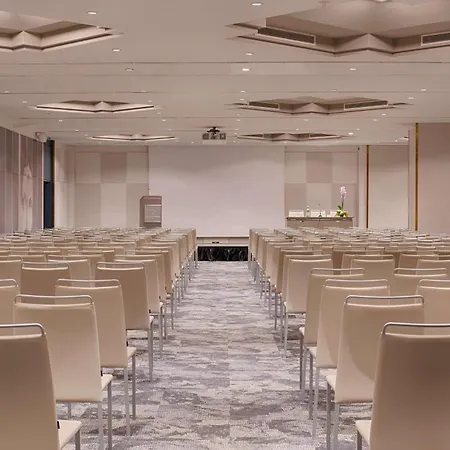 Nh Carpegna Hotel