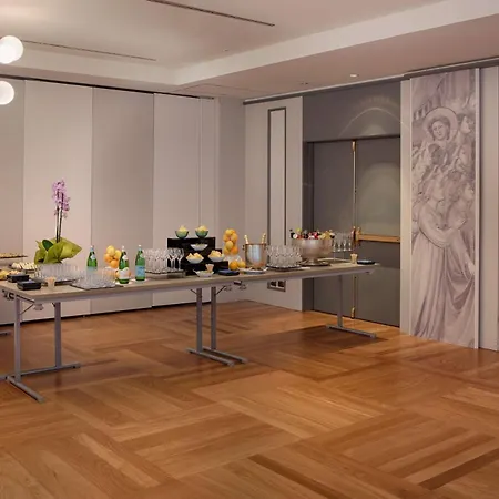 Nh Carpegna Hotel 4*
