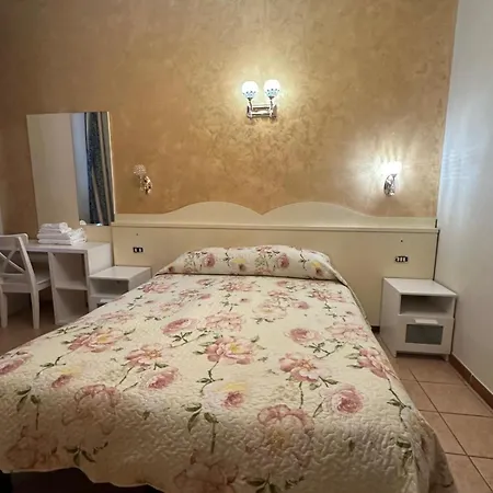 Near Termini Station 3*