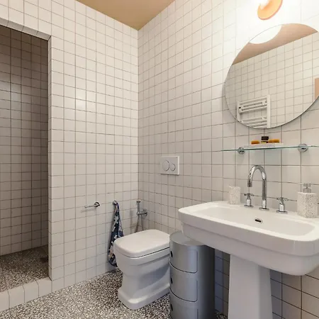 Retreat En-suite Homestay Rome