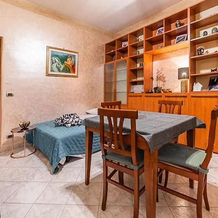 Chiara - Tiburtina Train Station Apartment *