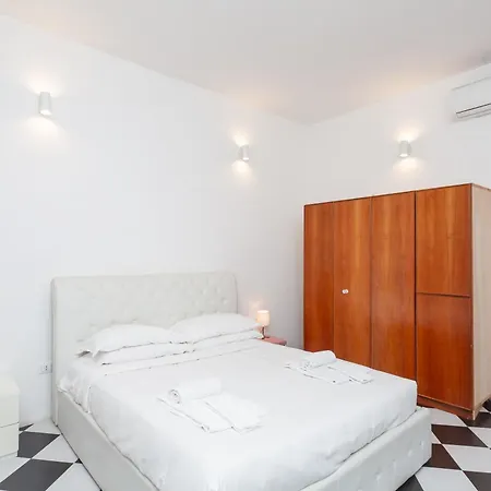 Palazzo Sant'elena - By Openroma * Рим