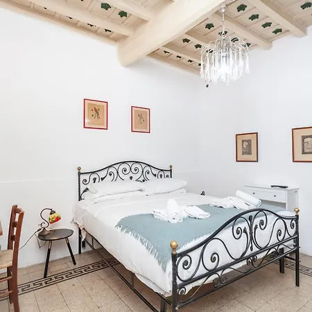 Palazzo Sant'elena - By Openroma *