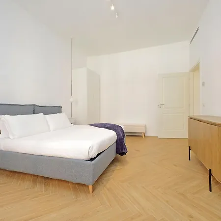 Ych-spaceful Near Vatican Apartment