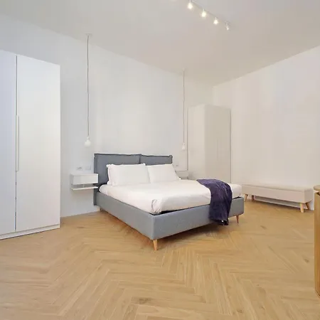 Ych-spaceful Near Vatican Apartment