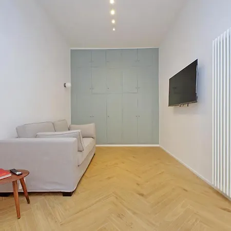 Ych-spaceful Near Vatican Apartment *