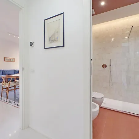 Ych-spaceful Near Vatican Apartment