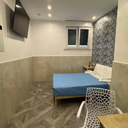 Luxor Eco Casa E Per Vacanze In Centro Piazza Bologna, Colosseo, Piazza Di Spagna, Vaticano, San Pietro, Sapienza, Fontana Di Trevi, Piazza Navona, Trastevere, Tiburtina, Termini, Aeroporto 2* Roma