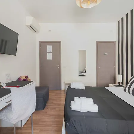 Πανσιόν Rione Monti 3*