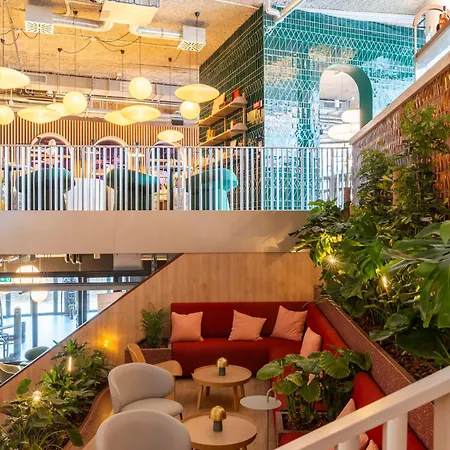 The Social Hub 4*