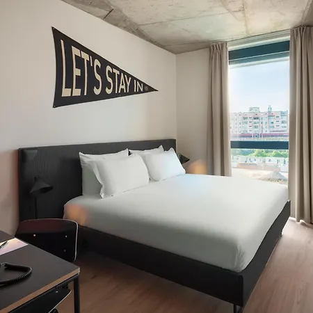 The Social Hub 4*