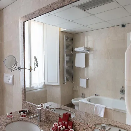 Отель Bettoja Massimo D'azeglio 4*