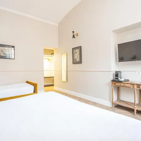 Guest house Daplace - White In Navona
