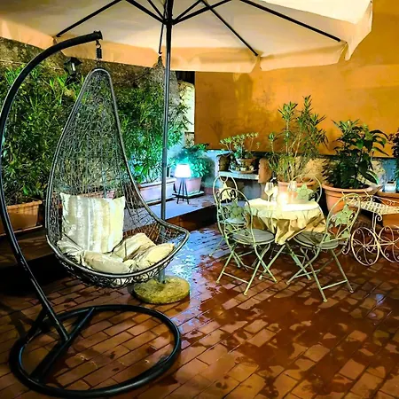 Vatican Heart Leone - Terrace Roma