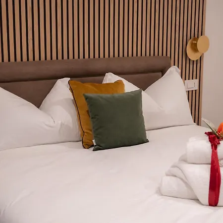 Domus Augusti Guest house *