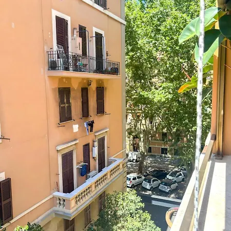 アパート Modern With Private Balcony Near Colosseum ローマ