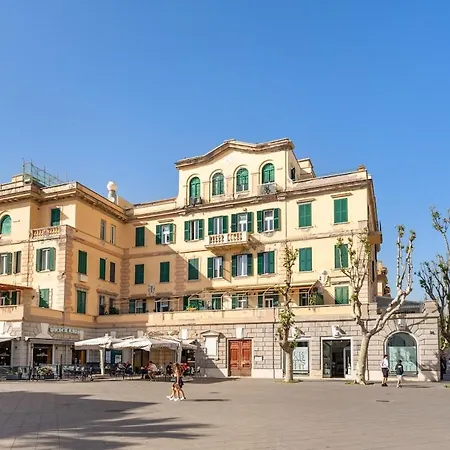 Appartamento Elegant Beachfront House In The Heart Of Ostia Roma